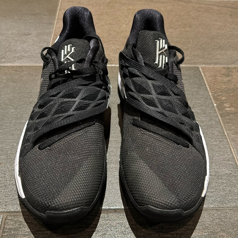 Kyrie low Black released 7/15/2018 never worn